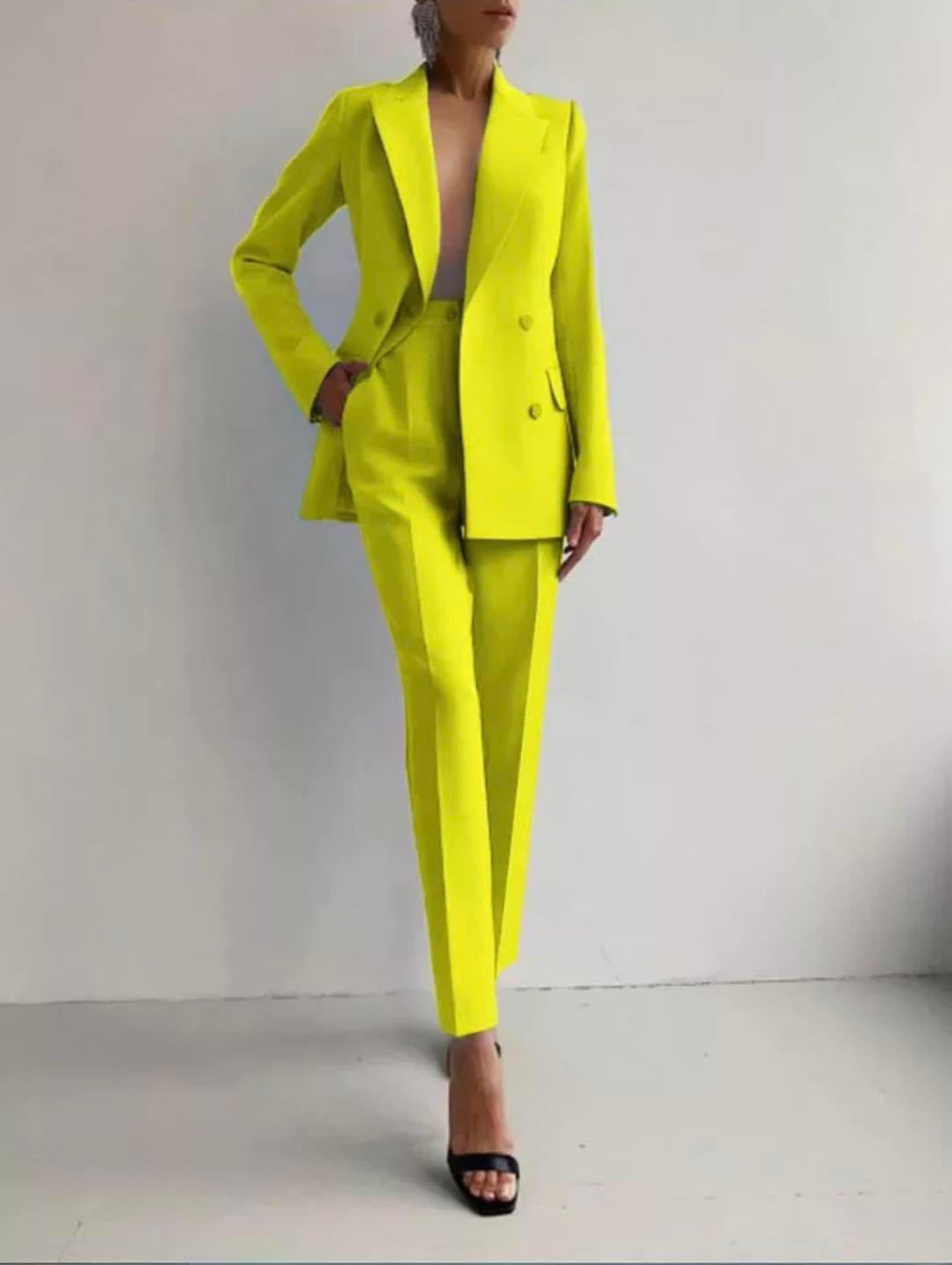 Amara - Slim Fit Tailored Business Suit